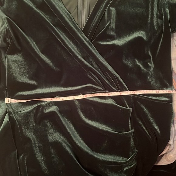 Formal Green Velvet Dress - Picture 6 of 7